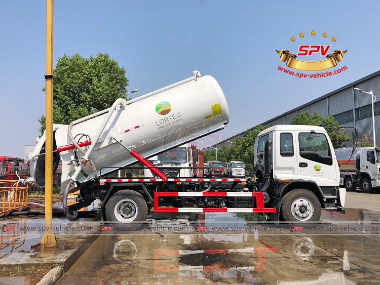 10,000 Litres Sewage Vacuum Tanker ISUZU - Tank Lifting 02